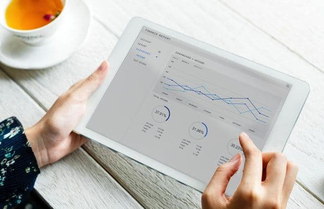 Google Data Studio es gratuita y solo se necesita tener una cuenta en Google