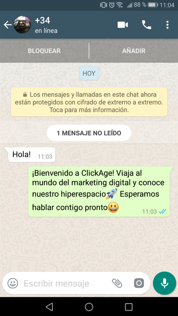 Visualización del mensaje de bienvenida en WhatsApp Business